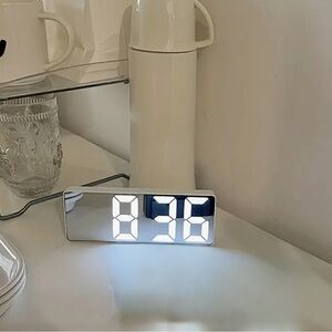 Mirror clock
